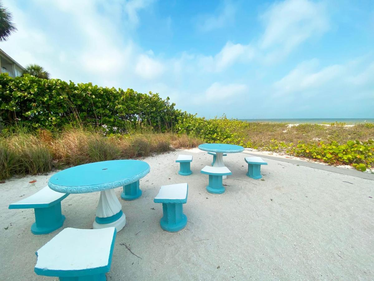 Nautical Watch Aparthotel Belleair Beach ภายนอก รูปภาพ