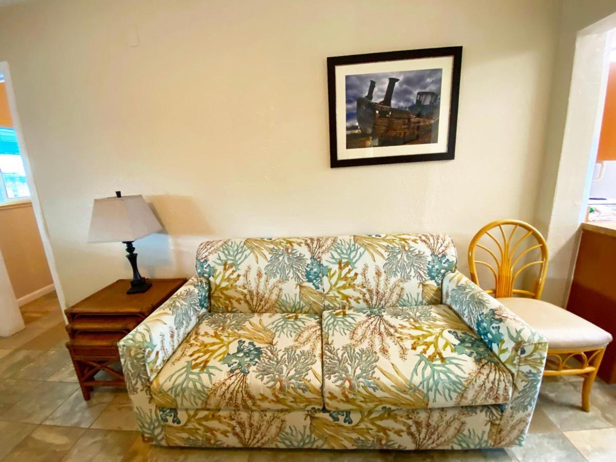 Nautical Watch Aparthotel Belleair Beach ภายนอก รูปภาพ