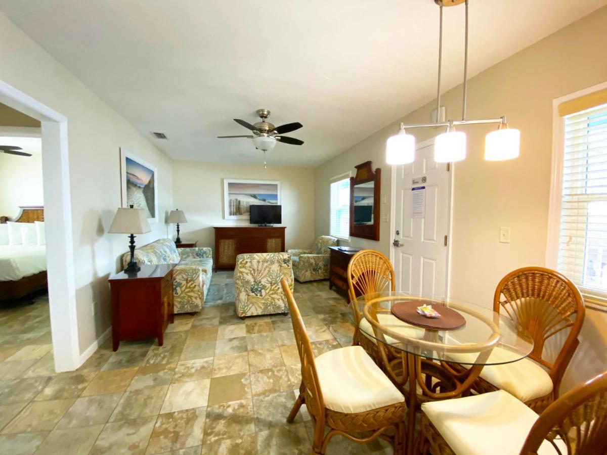 Nautical Watch Aparthotel Belleair Beach ภายนอก รูปภาพ