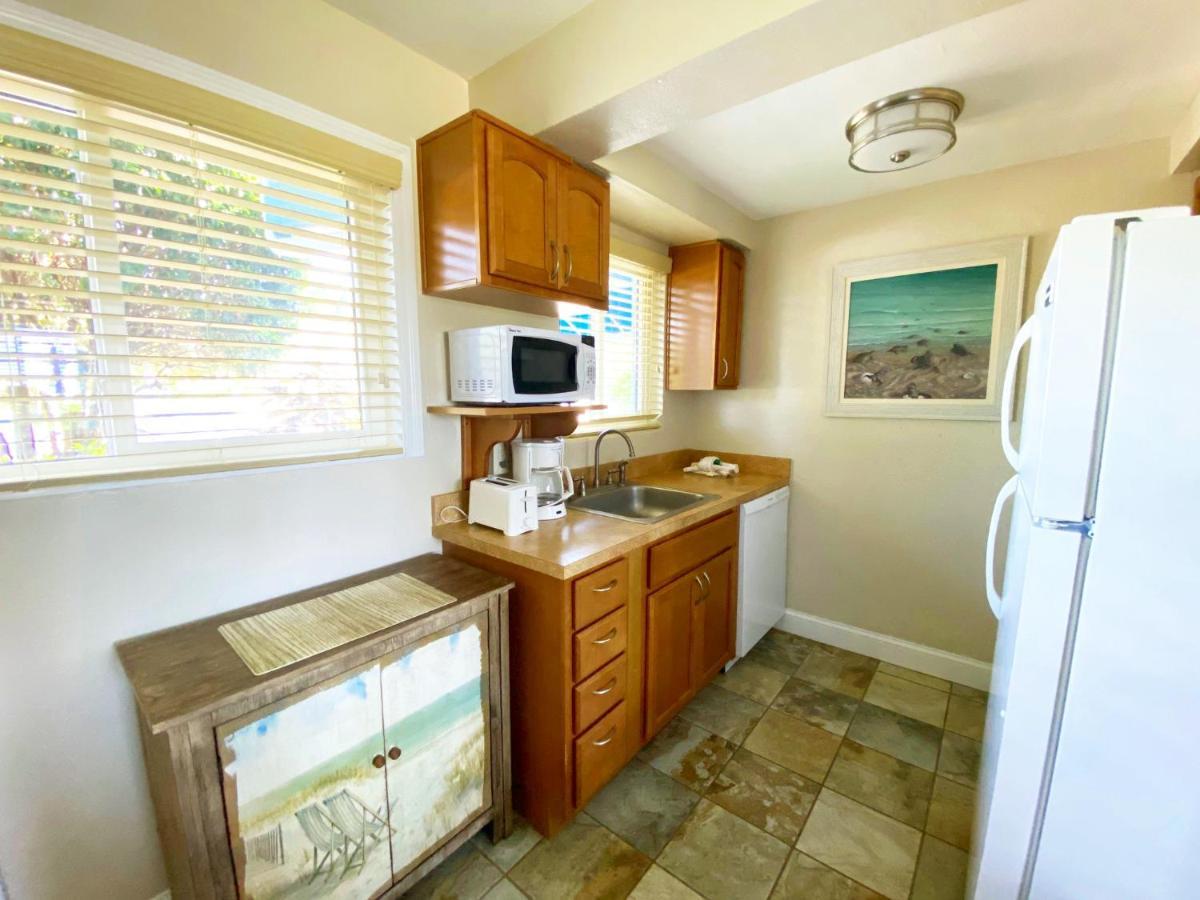 Nautical Watch Aparthotel Belleair Beach ภายนอก รูปภาพ