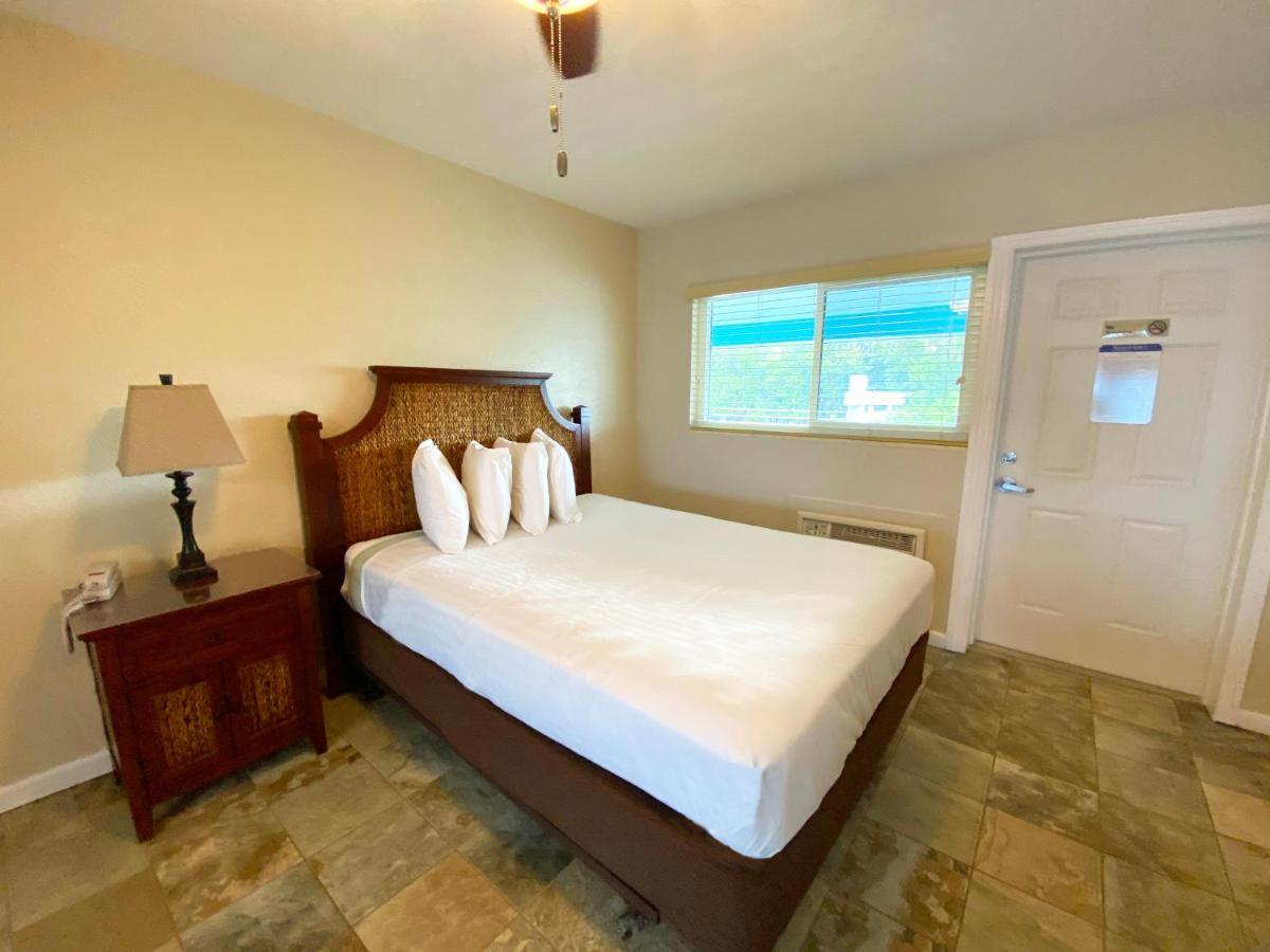 Nautical Watch Aparthotel Belleair Beach ภายนอก รูปภาพ